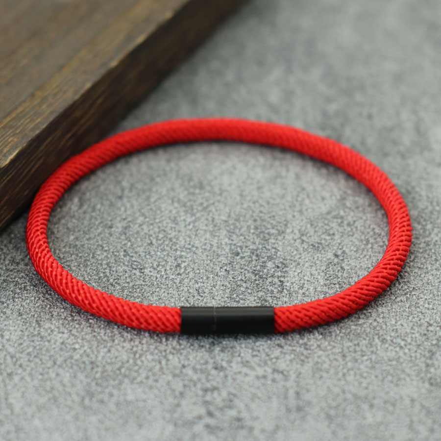 Minimalist Luck Red Rope Brace - Model Kit Quick review and price