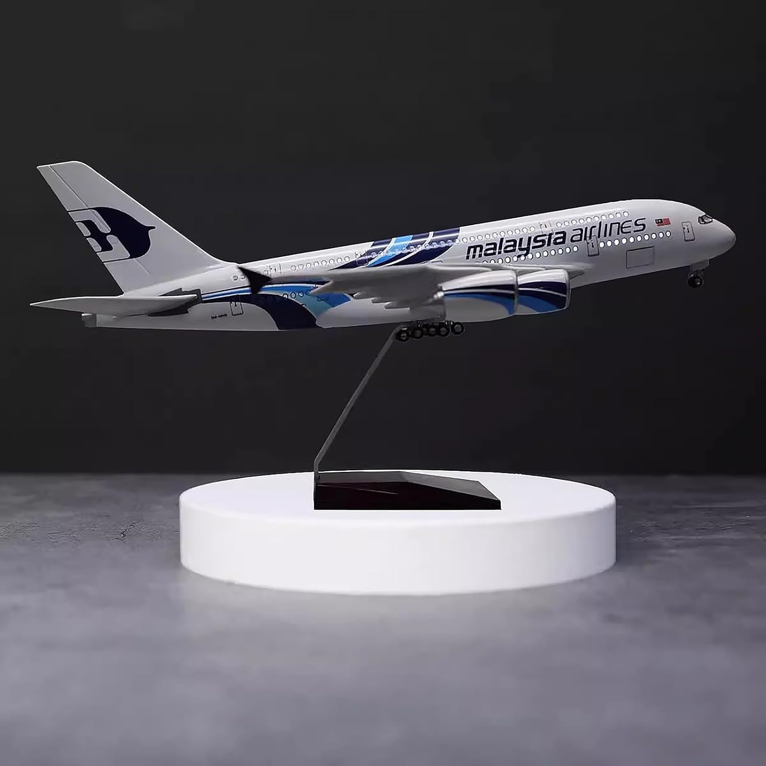 1:160 Scale Malaysia Airlines  - Model Kit Simulator review and price